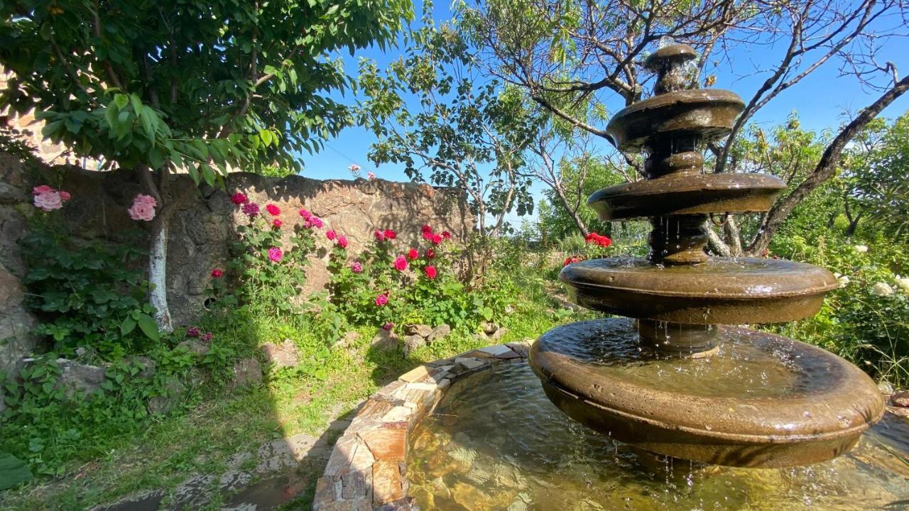 Byurakan Guesthouse & Cottage エクステリア 写真