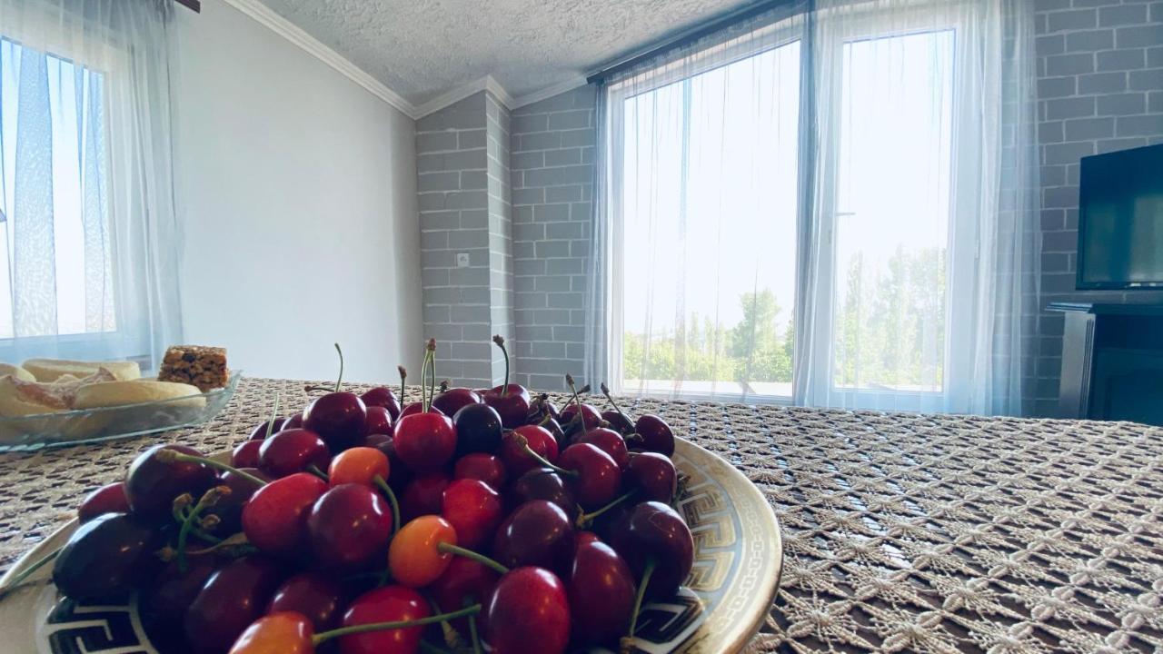 Byurakan Guesthouse & Cottage エクステリア 写真