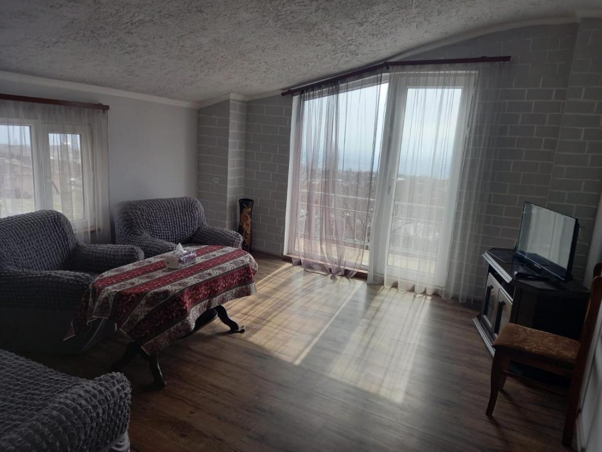 Byurakan Guesthouse & Cottage エクステリア 写真