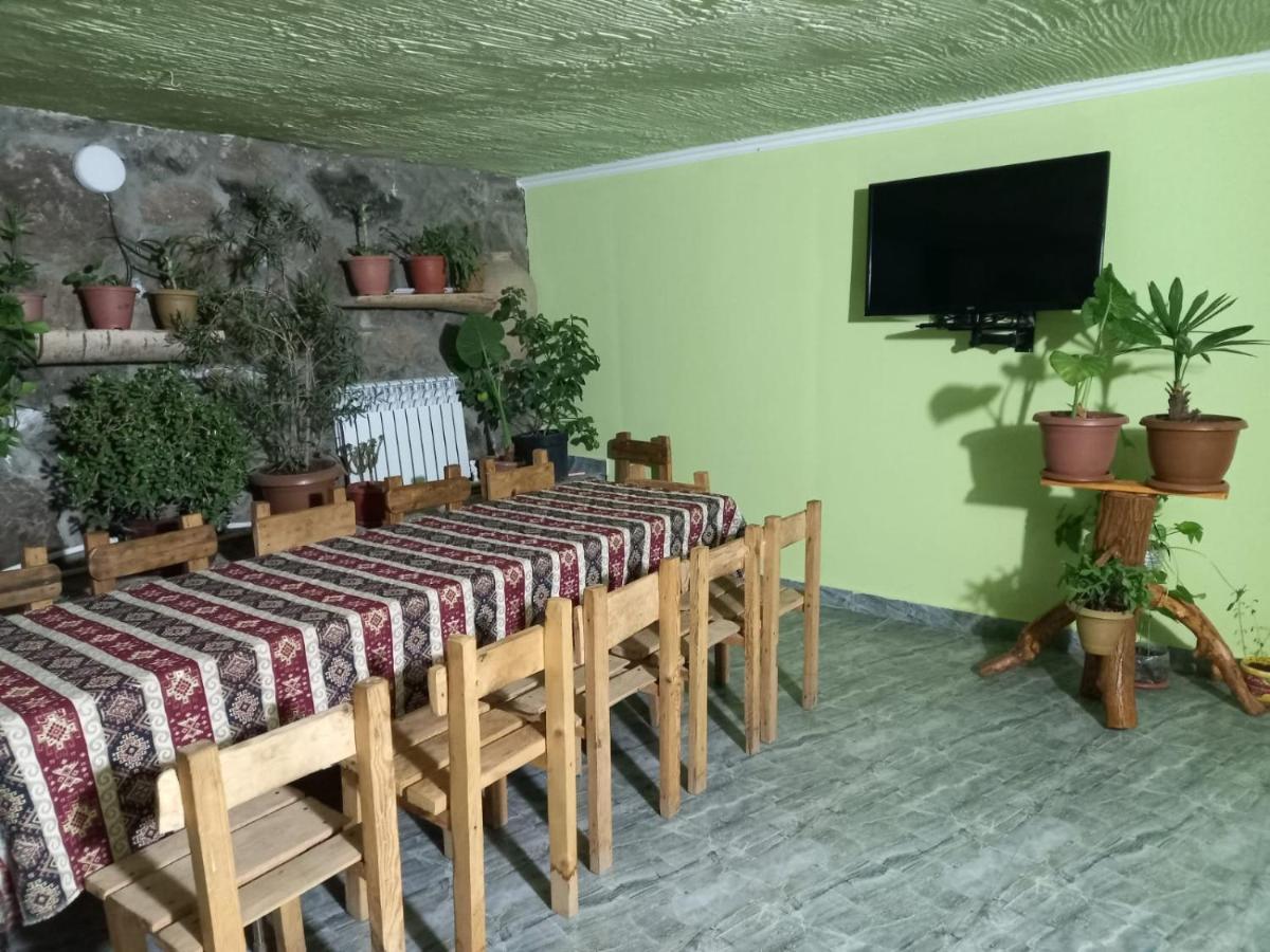 Byurakan Guesthouse & Cottage エクステリア 写真