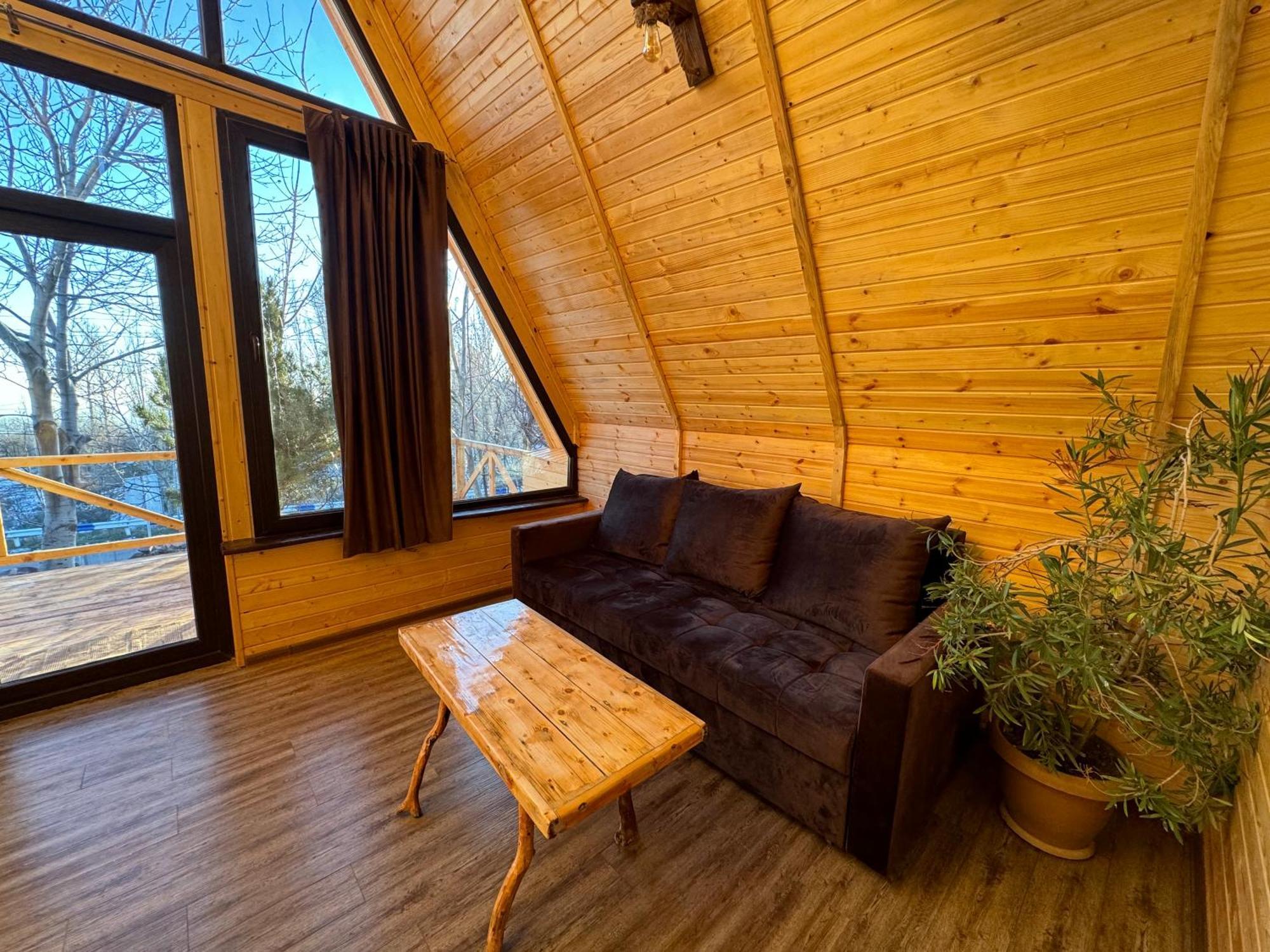 Byurakan Guesthouse & Cottage エクステリア 写真