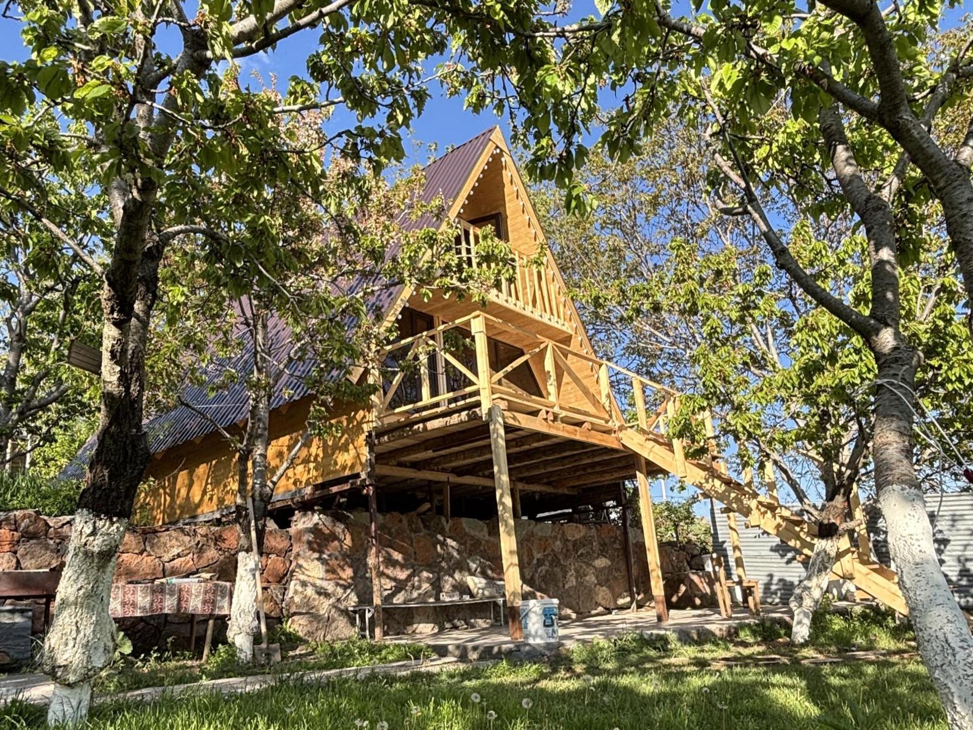 Byurakan Guesthouse & Cottage エクステリア 写真