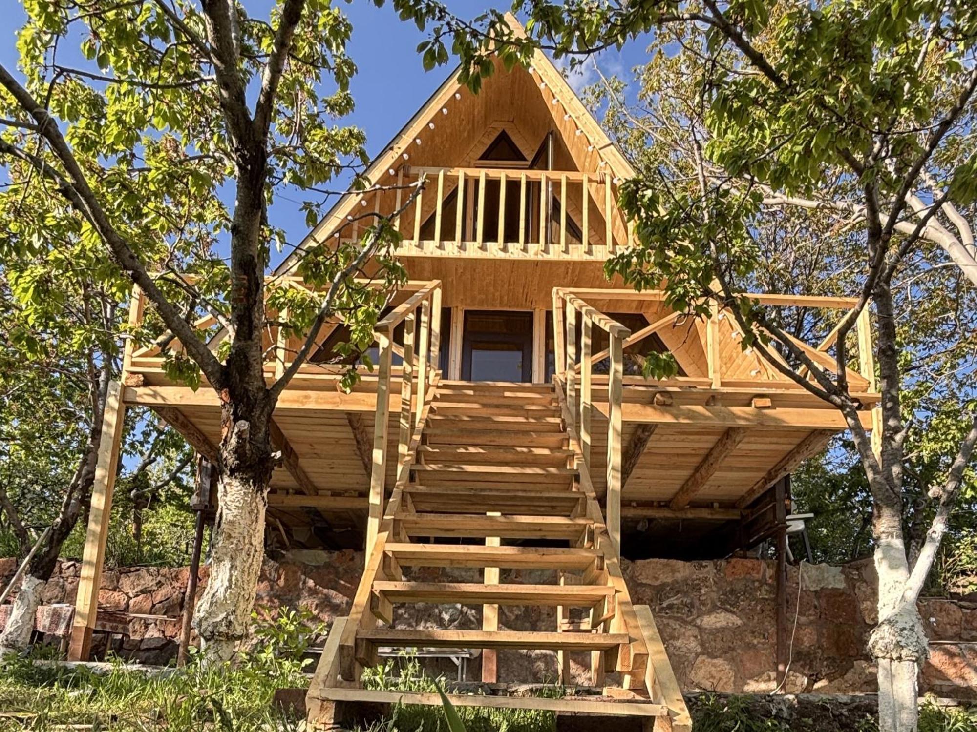 Byurakan Guesthouse & Cottage エクステリア 写真